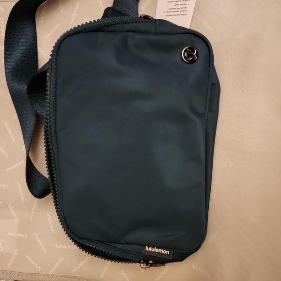 NWT Lululemon Everyday Belt Bag (Large) Green Jasper - Picture 4 of 6